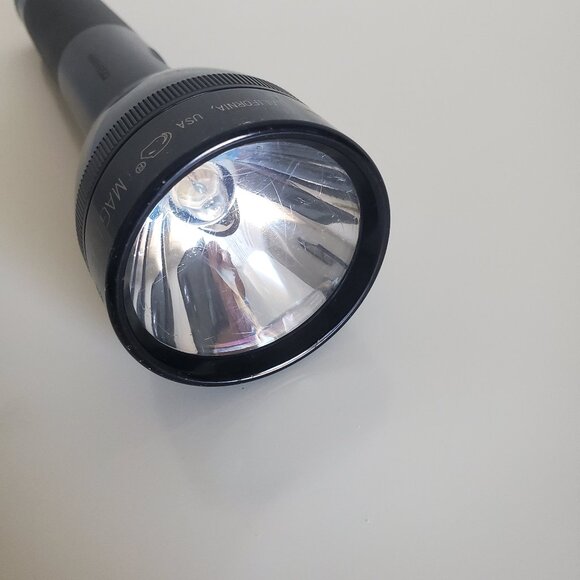 Maglite Mag Instrument Flashlight - Picture 4 of 8